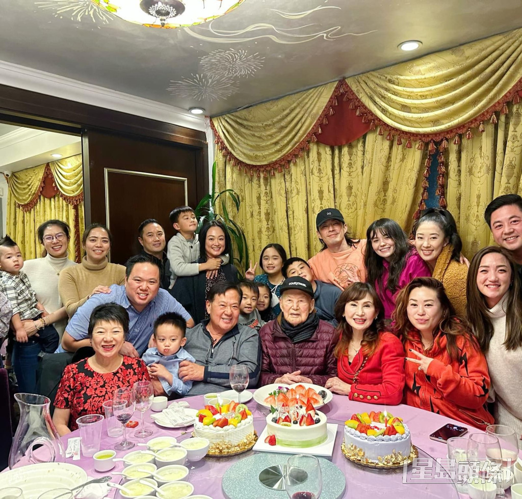 今年1月吳建豪一家才為外公慶祝100歲。