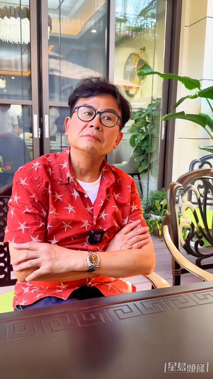 黃一山之後又與曹查理拍片。