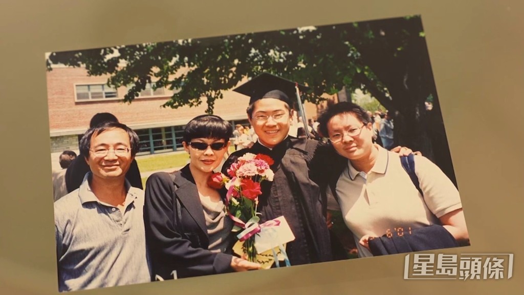 小时罗启豪顽皮唔多听话，妈咪便送他往英国求学，接受适合教育。