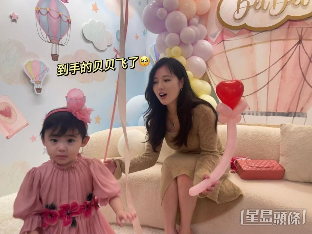 Nichole仲會同劉詩昆女兒「貝貝」劉蓓玩。