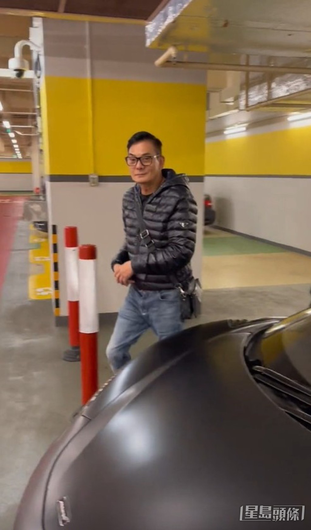 有网民发现片中李国麟所揸的是McLaren 675LT跑车。