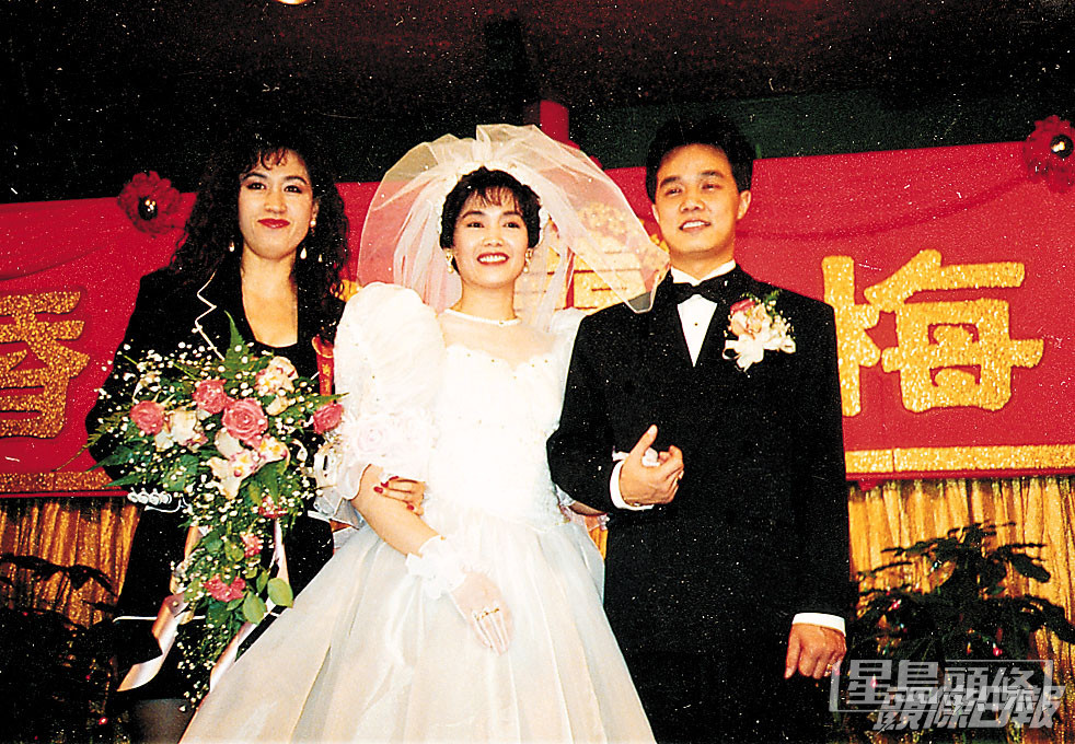 梅愛芳1991年與潘立德結婚，並育有兩名兒子文皓和進皓。