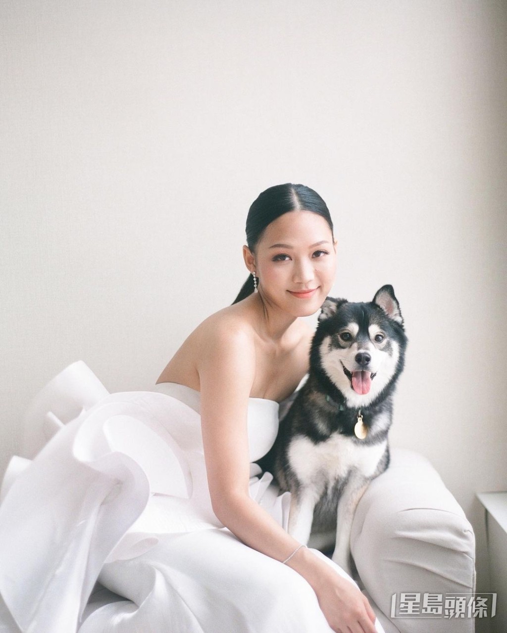 霍咏盈穿上婚纱好靓。