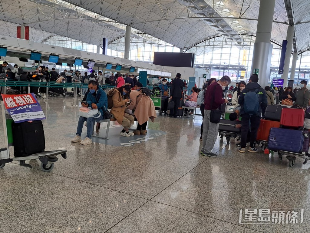 不少外游市民都表示，暂时应该会继续戴口罩。吴慧慈摄