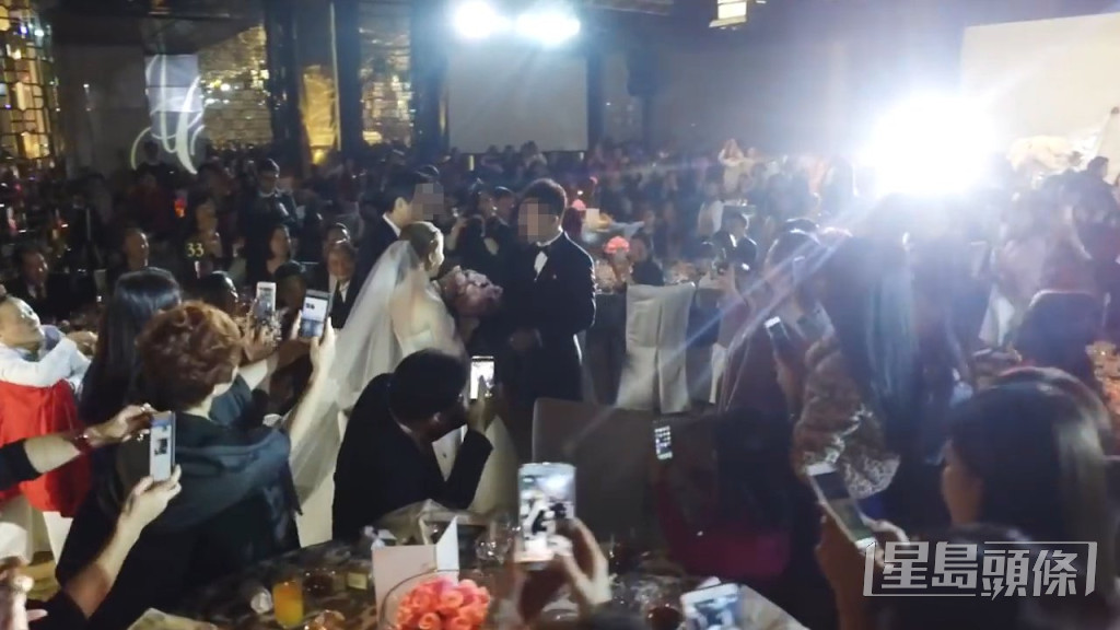 片段尾段则到是当晚婚礼现场，见到蔡天凤由父亲陪伴下入场，将女儿交给新郎Chris。