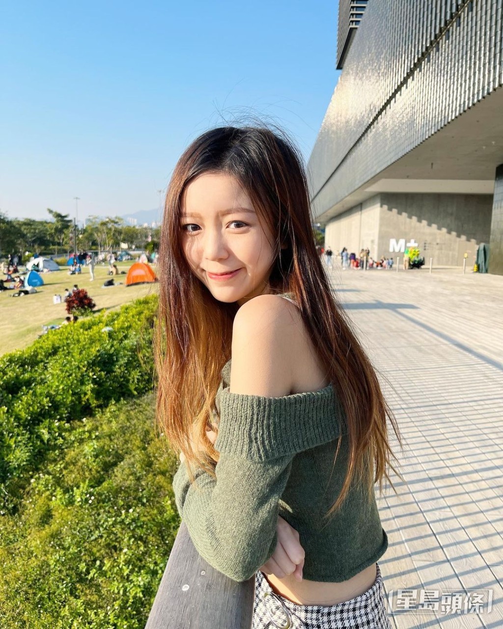 长大后的胡敏芝更添气质。