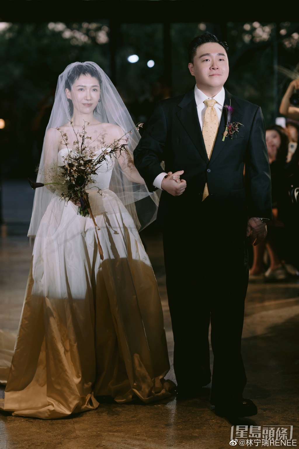 郝劭文太太今在微博公開更多婚禮花絮照。