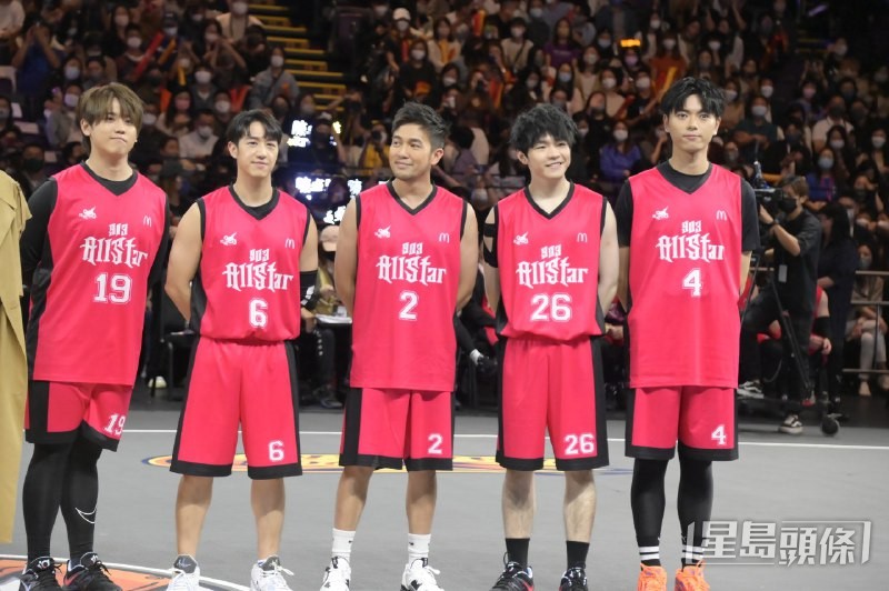 姜濤打籃球好落力。 