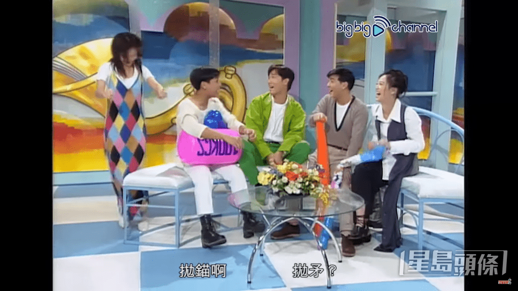 初入行时主持《Sunday新地带》。