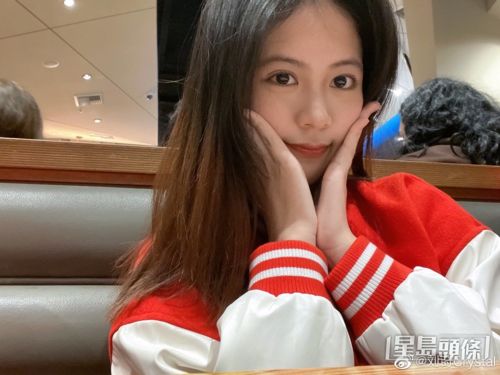 劉蒔眼大大又五官標緻,似足母親翁虹。