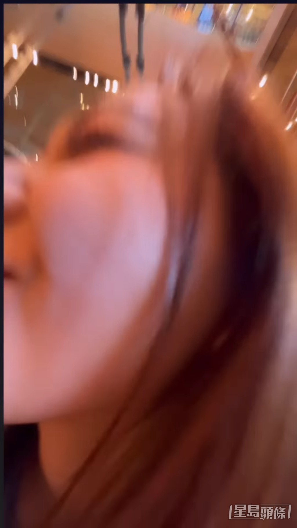 更將面部貼向鏡頭! 