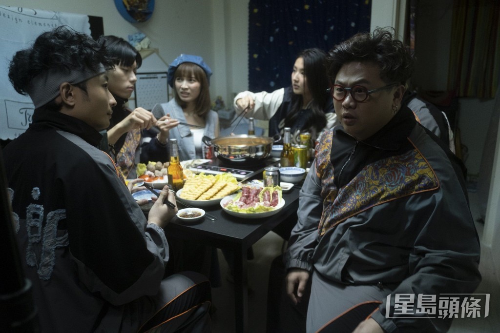 193解釋電影《陰目偵信》中經常食波板糖原因。