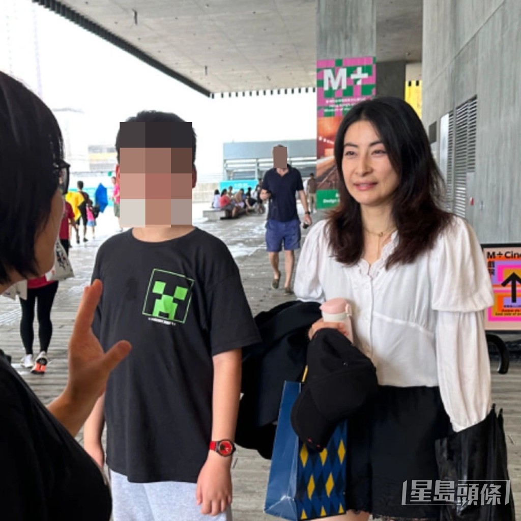 郭晶晶受到很多市民歡迎。