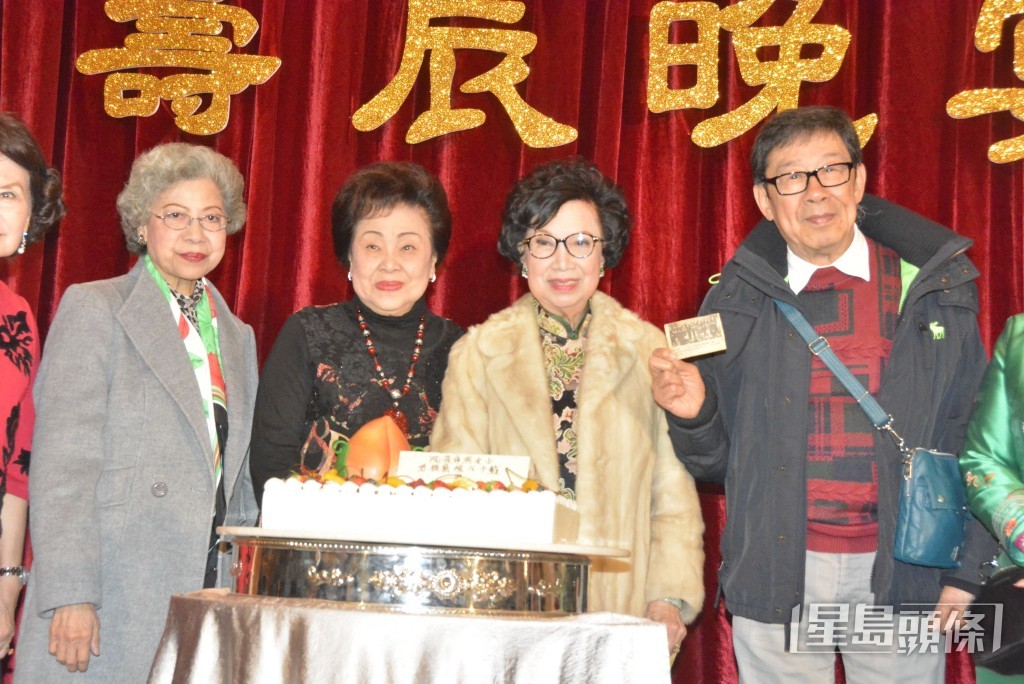 譚倩紅2004年淡出後偶有露面出席一些活動為好友撐場，2019年譚倩紅到紅館觀賞容祖兒演唱會更被拍到投入到興奮狂跳，相當精靈可愛。