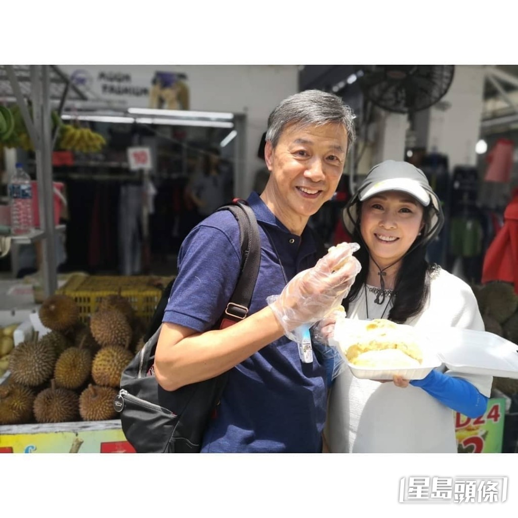 到新加坡品嘗榴槤。