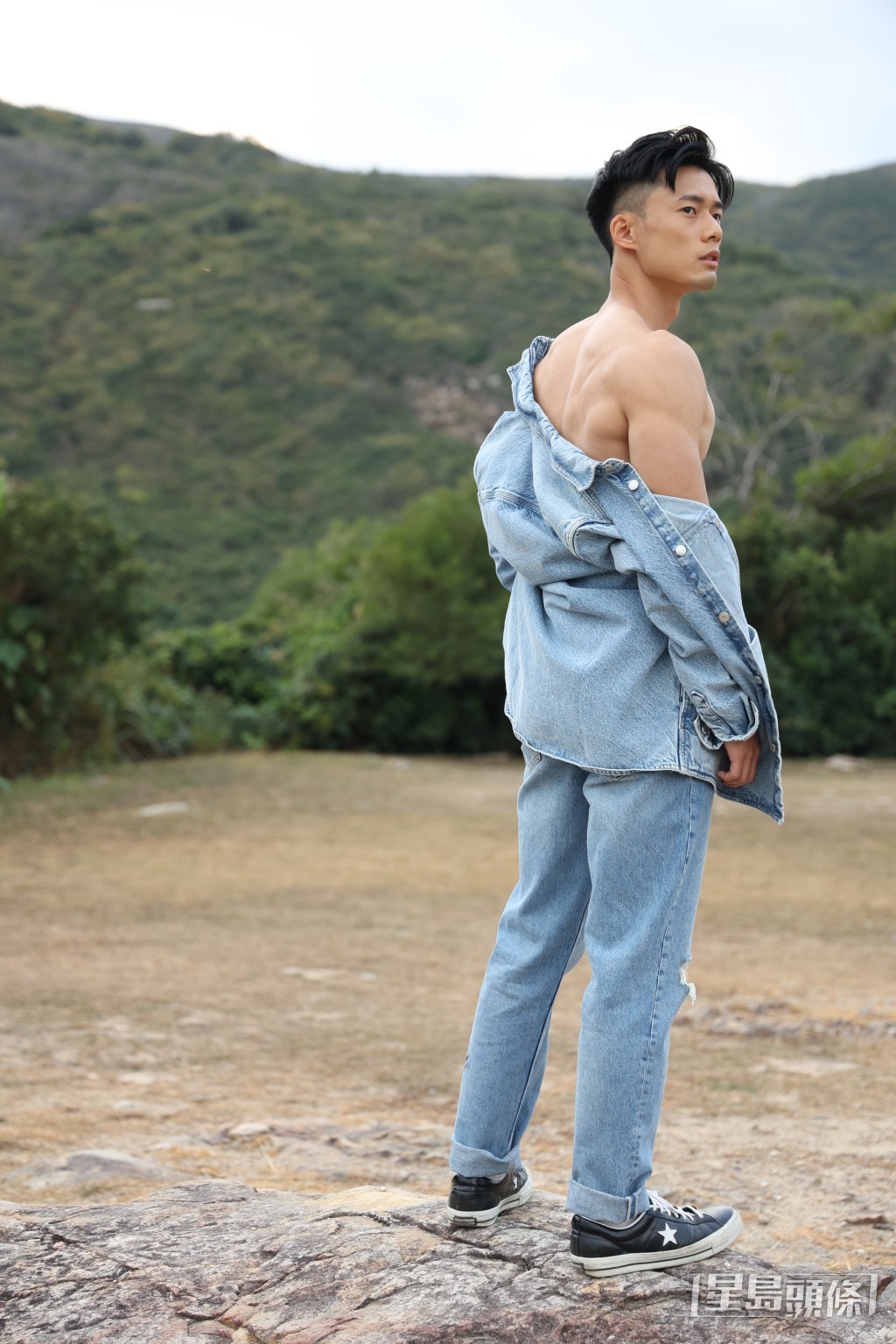 Godwin花了7、8年時間操練，變成40吋胸肌型男。