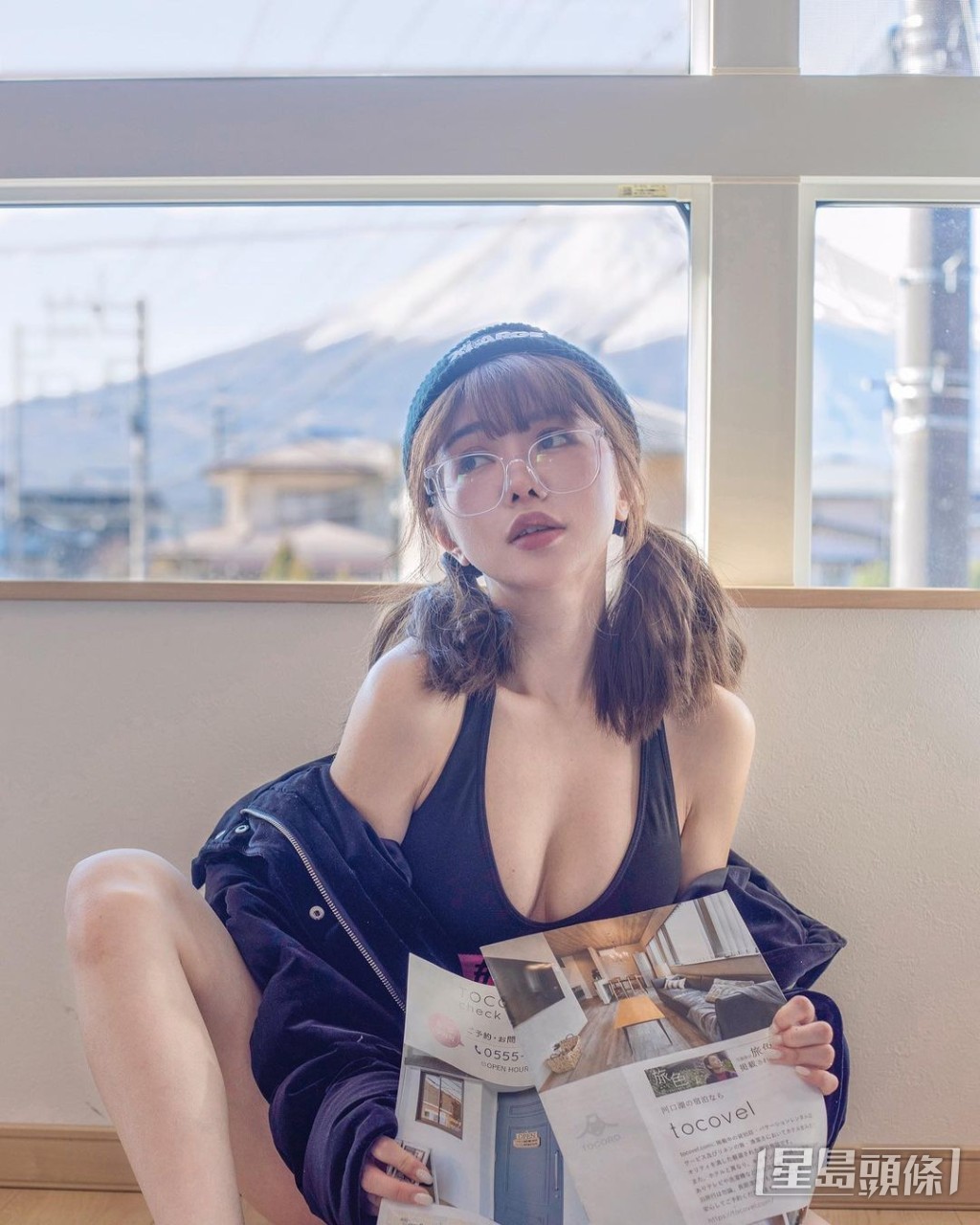 低胸上陣與山峰比拼。