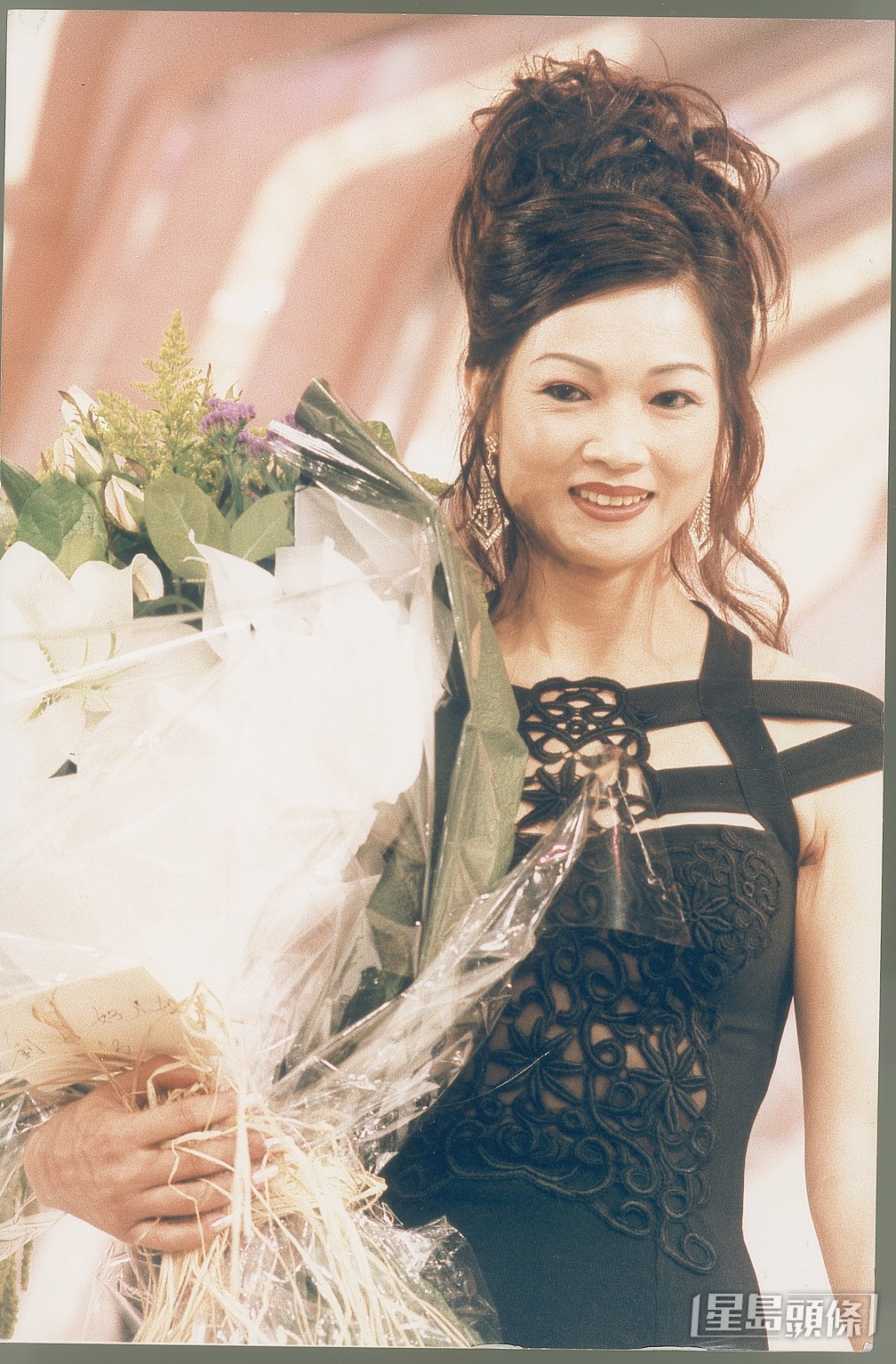 劉月好1996年以45歲高齡參選亞姐，惜因牽涉一輯裸照而遭取消資格。