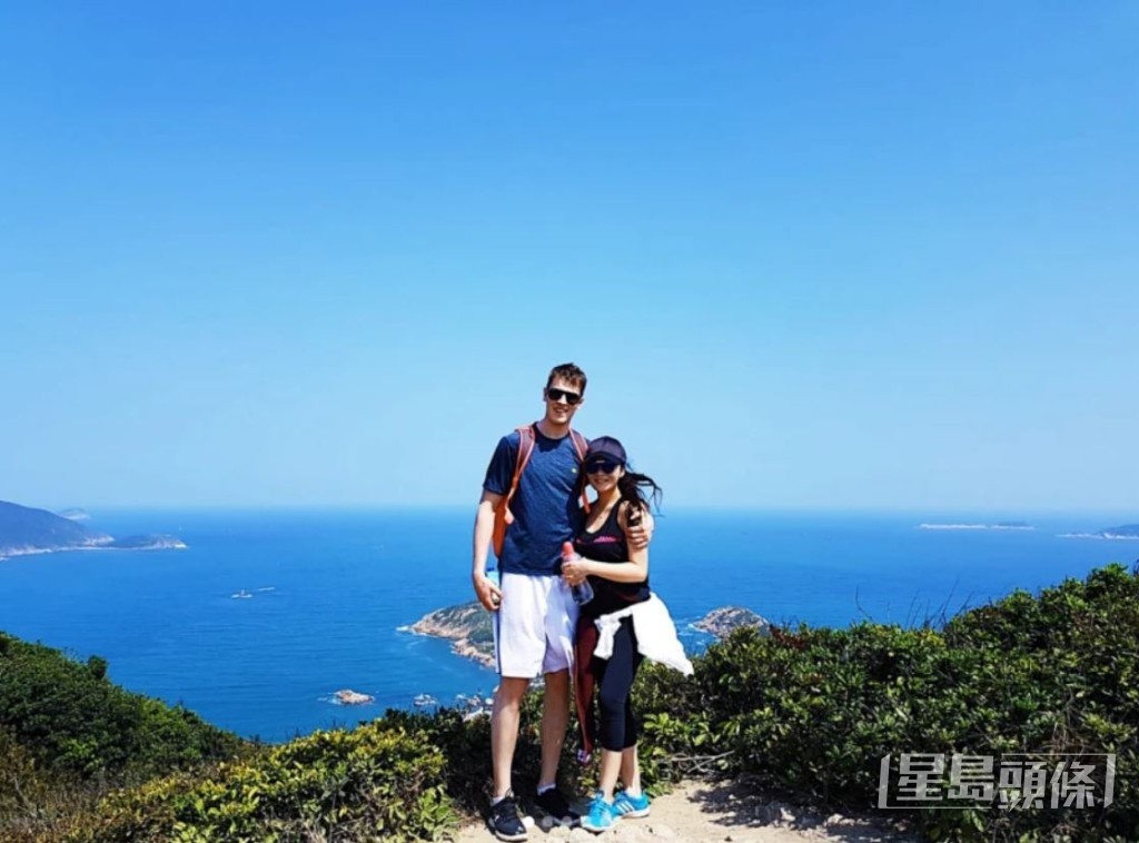 妹妹Nikkie亦有位拍拖多年的外籍男友。