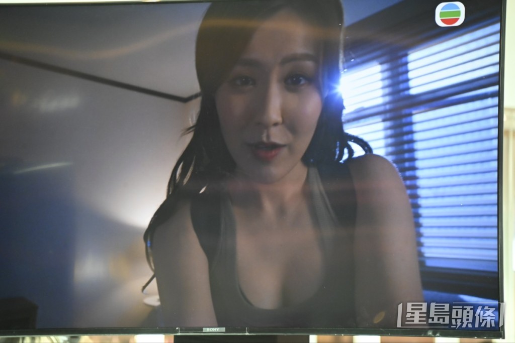 活動上播出身穿低胸背心的Moon挑逗兼生擒馬明的片段