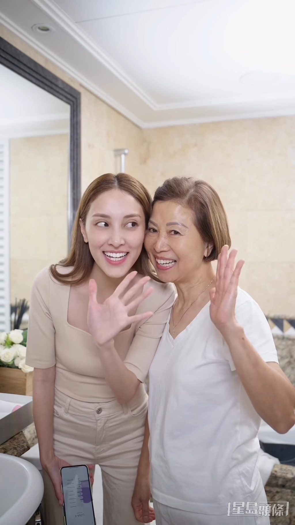 陳凱琳與媽咪在母親節互動。