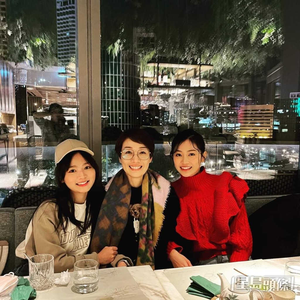 江美儀跟兩女「芊芊」郭柏妍、「蔓蔓」羅毓儀感情要好，約埋一齊食聖誕大餐。