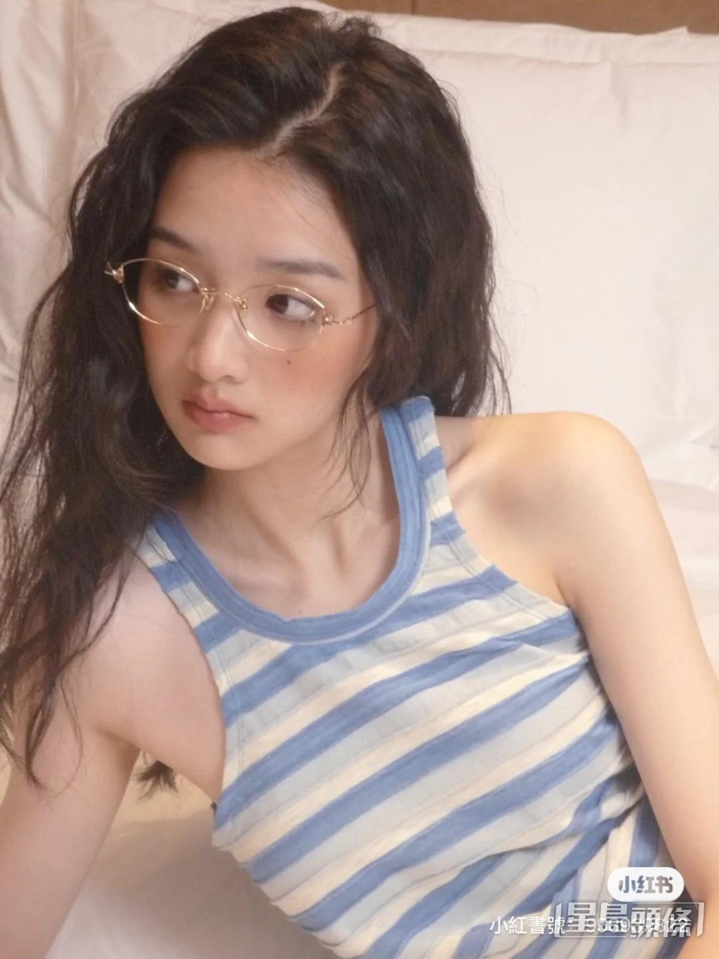 有網民大讚她年輕貌美。