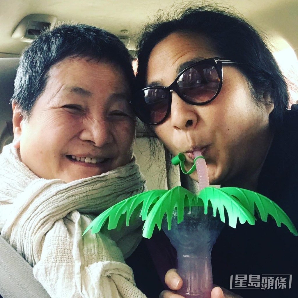 原和珍前年曾分享與鄭佩佩的合照。