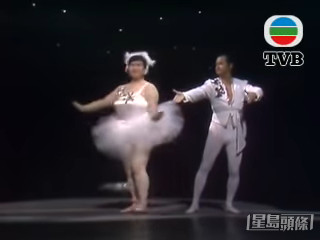 其實張學友的一字馬，是重現肥姐生前的經典表演。