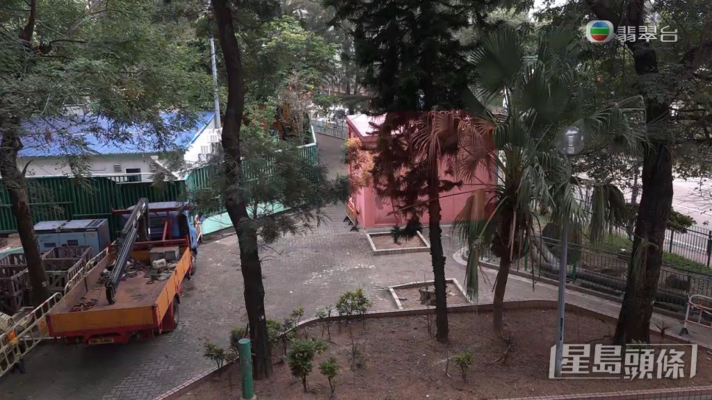 滅鼠專家指蝴蝶邨水泵房是老鼠的理想居住環境，為老鼠遮風檔雨，而且中門大開，老鼠可以自出自入。