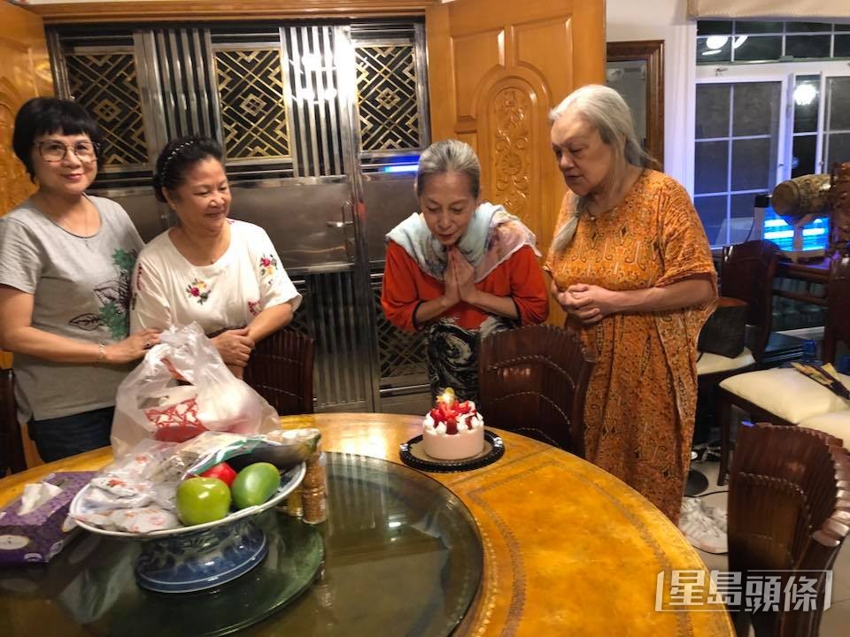 早年獲邵音音慶祝生日。