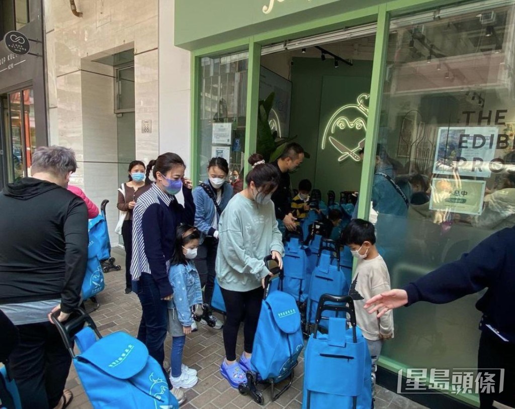 甘比帶小朋友一同行善。