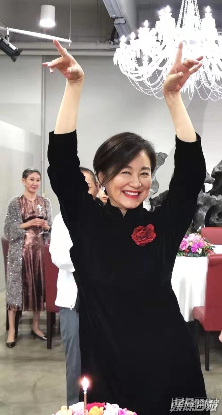 林青霞重提走光事件。