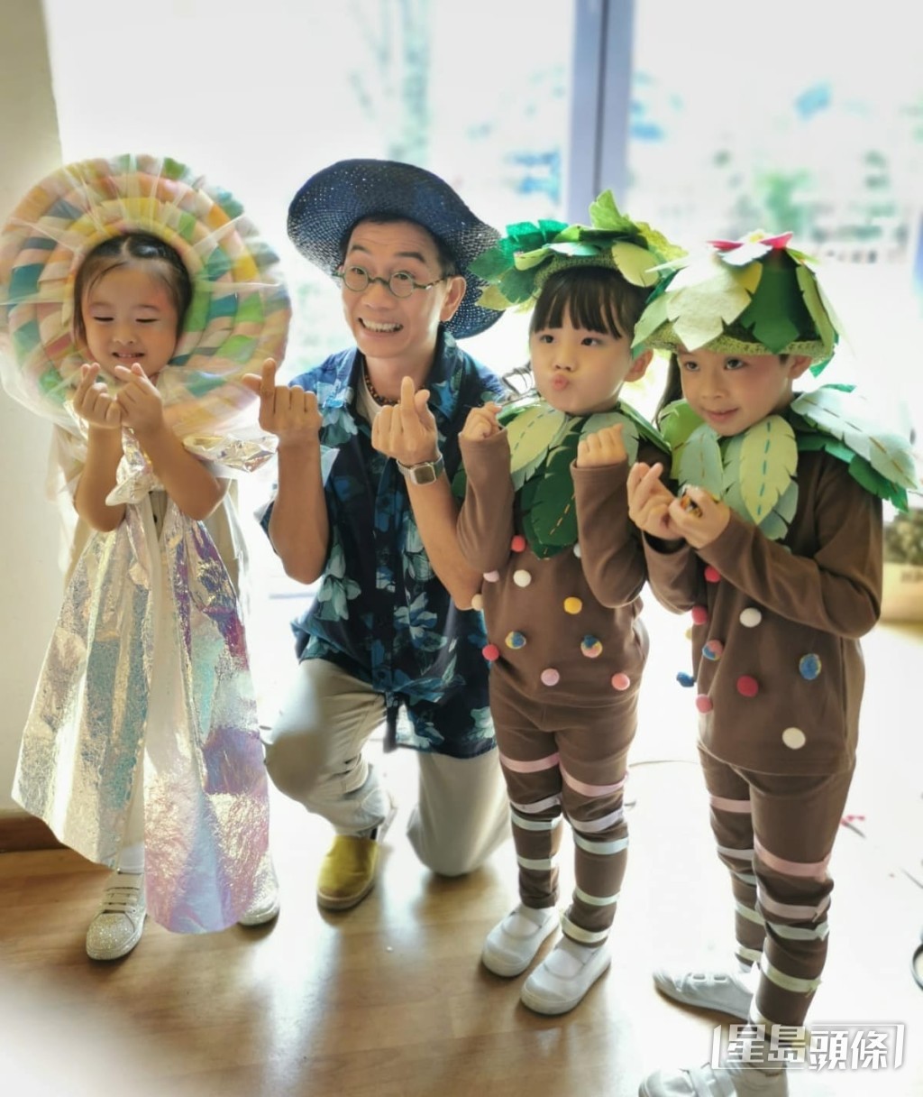 袁富華曾早想再進修,報考香港演藝學院藝術碩士課程,卻被校方以學歷低而拒絕取錄,最後以誠意打動校方入讀再進修。