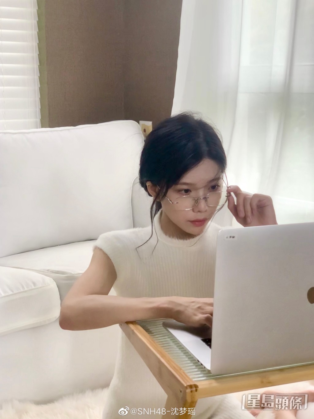 沈夢瑤因考慮到導演的態度，以及不想給別人添麻煩，才勉強拍攝。