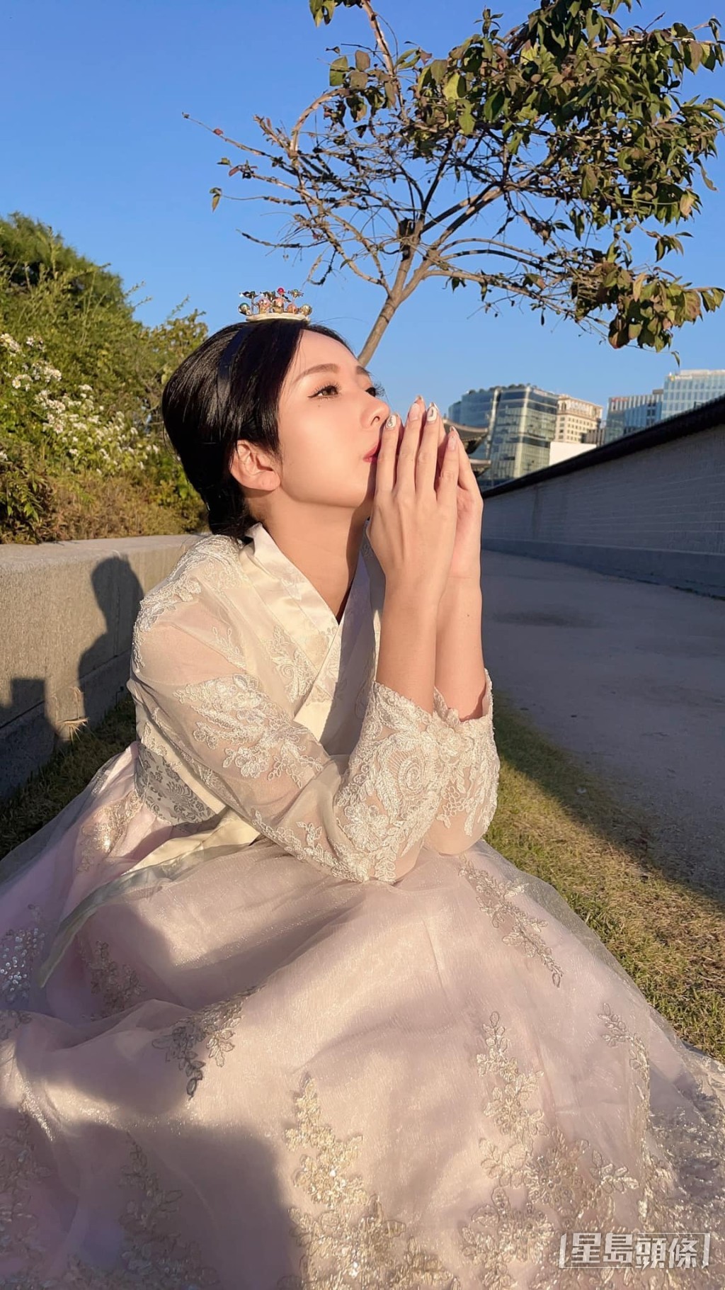 林甄馨今日再發文澄清自己並非預言家：「去韓國拍攝時，只是感覺到有戾氣，所以才跟經紀人說不要去的，因為我本來就容易體質敏感，也不知道會發生甚麼事情，只是直覺那邊戾氣太重，所以後來沒去，我也不是預言家。我所指是偶爾會感受到好跟不好的人事物。」