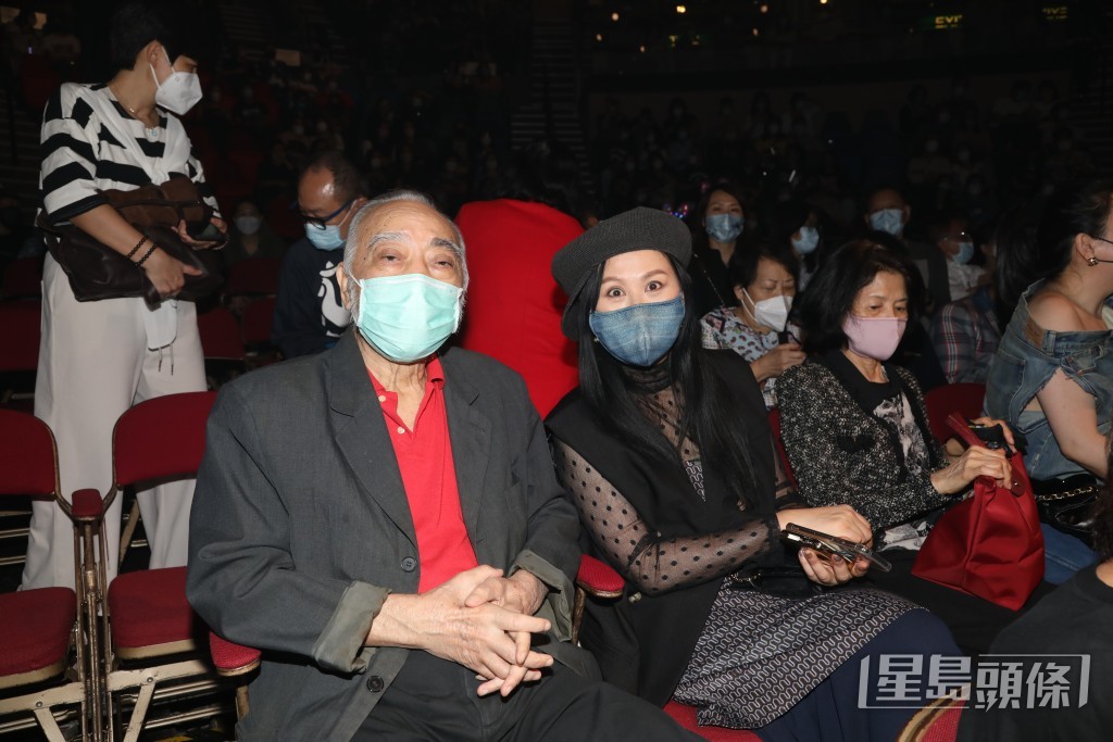 草蜢進行第3場紅館騷，盧海鵬是座上客。