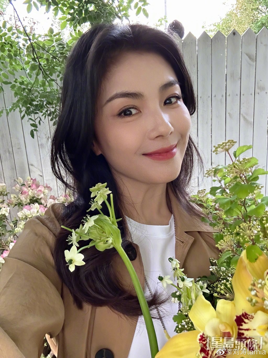 网上流传的旧照将刘涛与韩红捞乱。