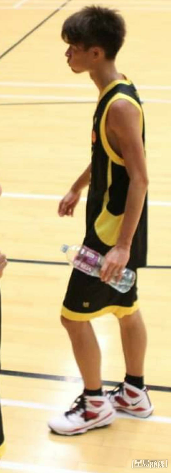 Godwin瘦到個身薄到似木板,而且仲會好怕凍。