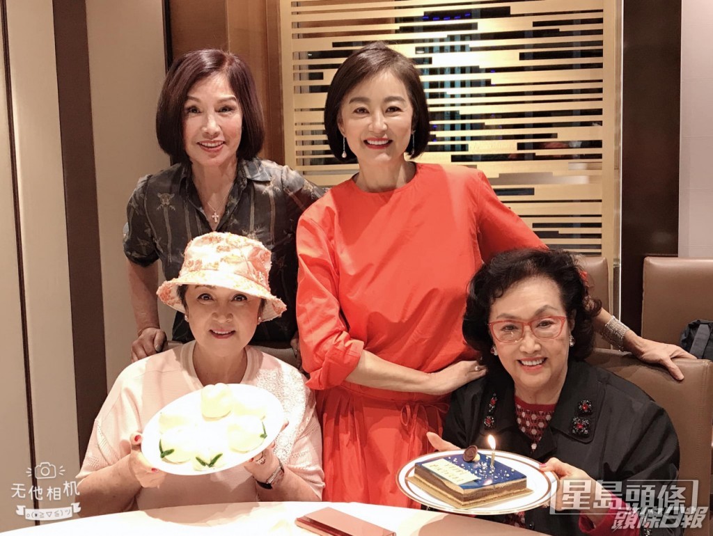 林青霞形容照片中「我的胸部赤裸裸地曝了光」。