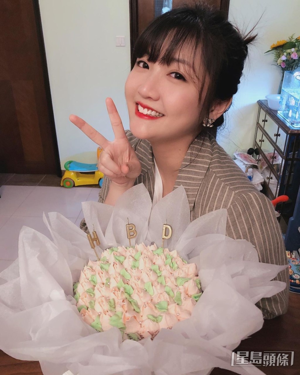 李悅彤婚後變闊太。