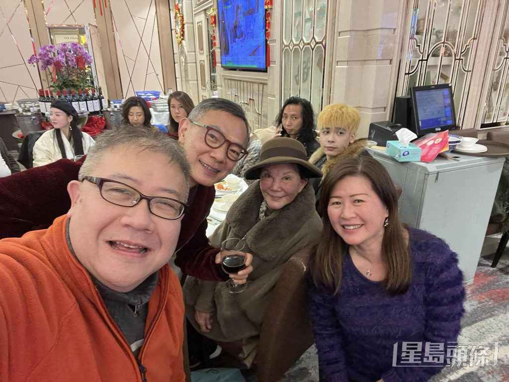 劉錫賢貼出與謝偉俊和白姐姐的合照，見白姐姐臉色暗沉、憔悴，令人憂心她的健康情況。