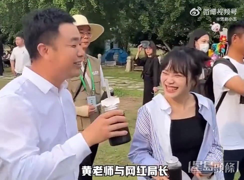 這種親切的笑容令人望而卻步。