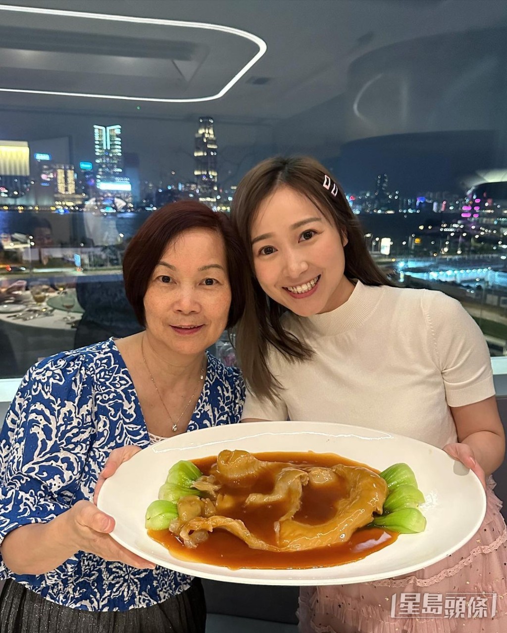 黄美棋同妈咪都好似样。