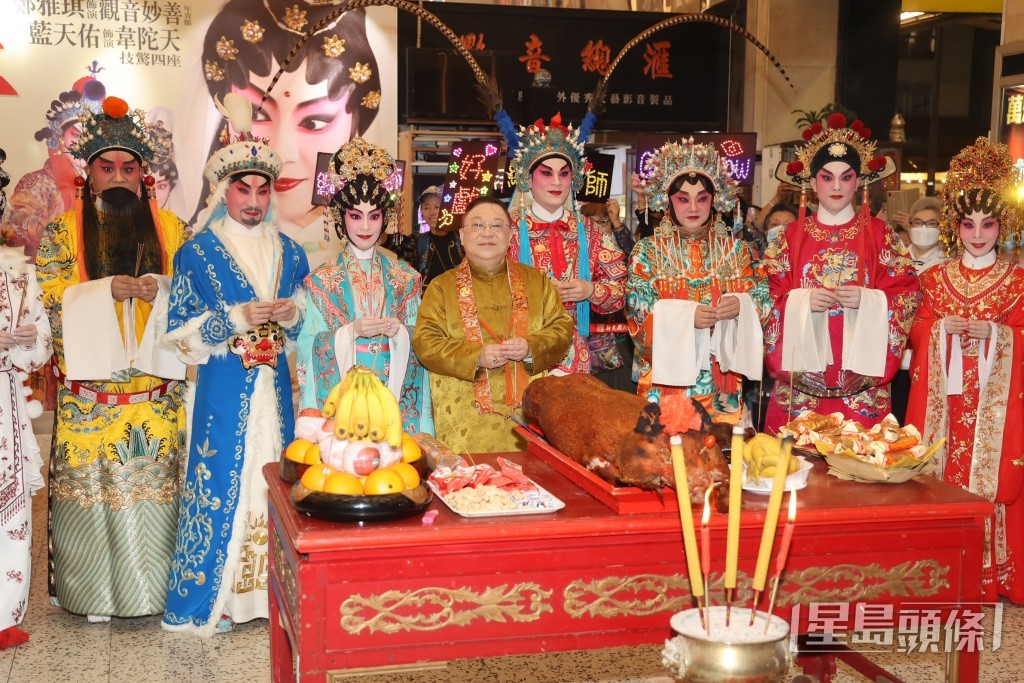 李居明表示今年是文昌年，粵劇界的年輕人也出頭。