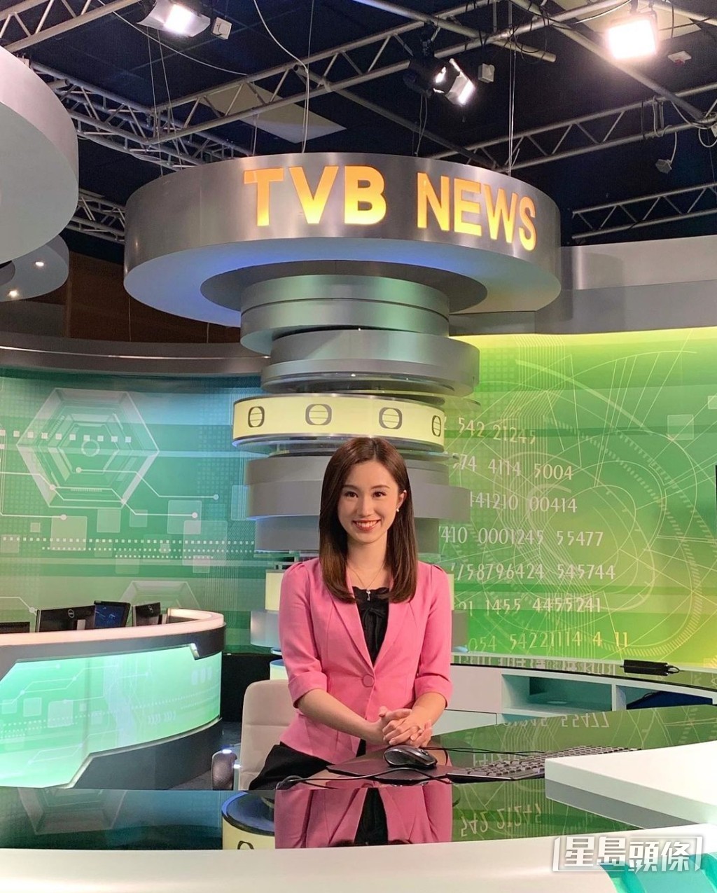 袁思行未畢業前已在TVB做實習記者,之後更成為兼職主播。
