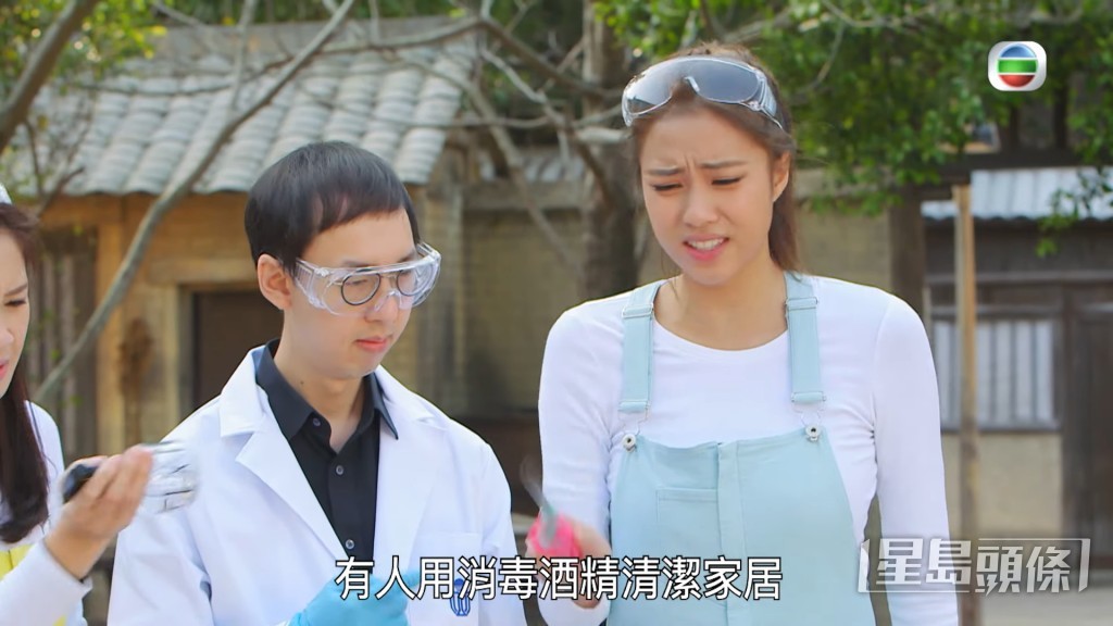 「火博士」因於TVB節目《學是學非》中，每次出場都做與火相關的實驗而被稱為「火博士」。