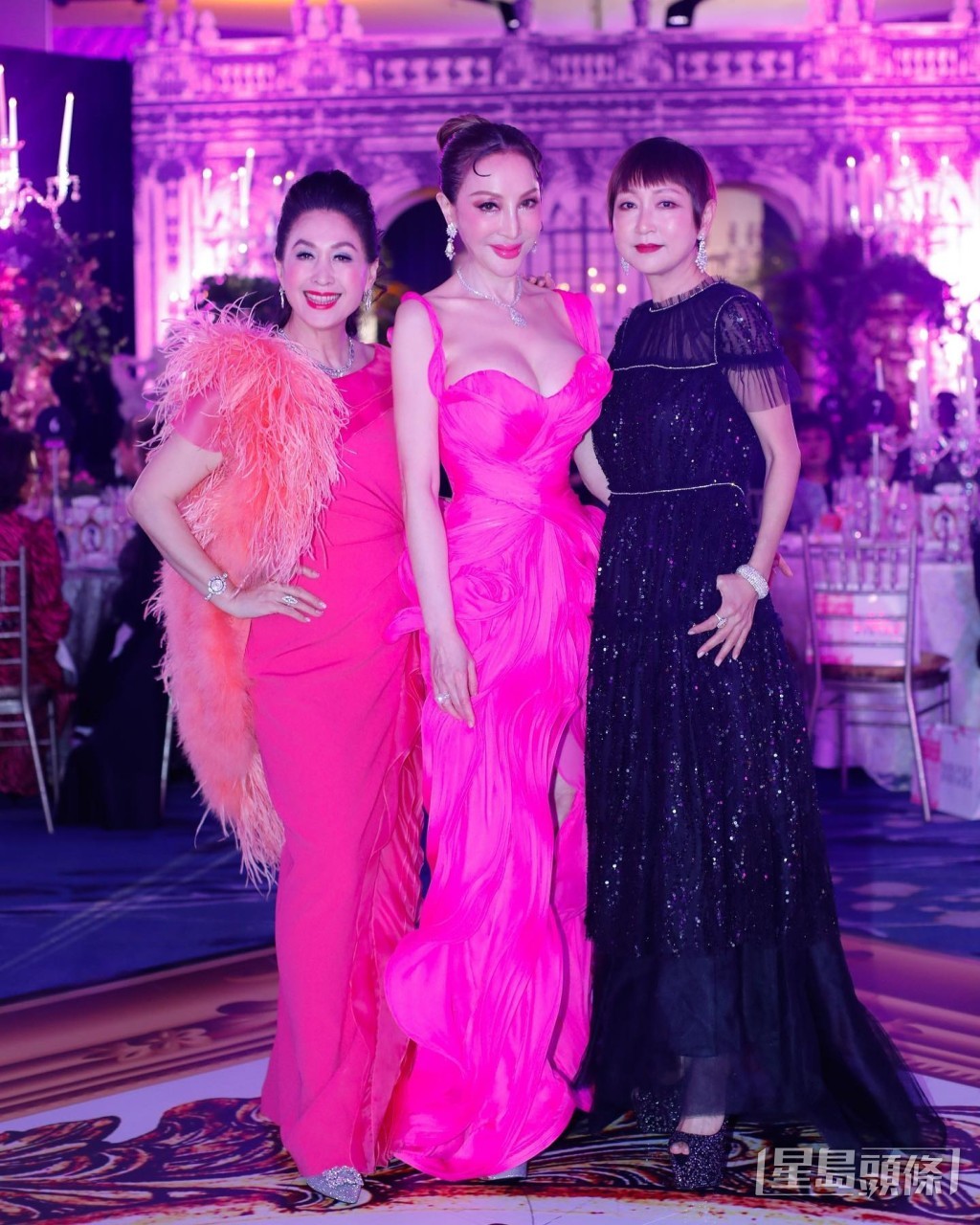 薛芷倫影了不少合照。