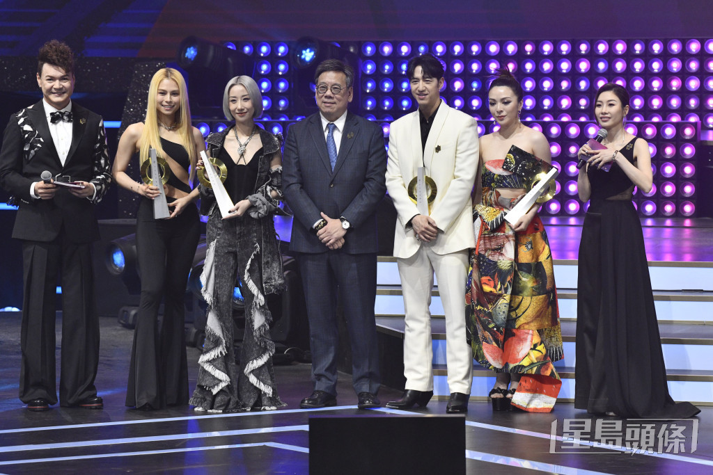 今年「星光暗淡」，十優歌手更只有四個現身頒獎典禮。