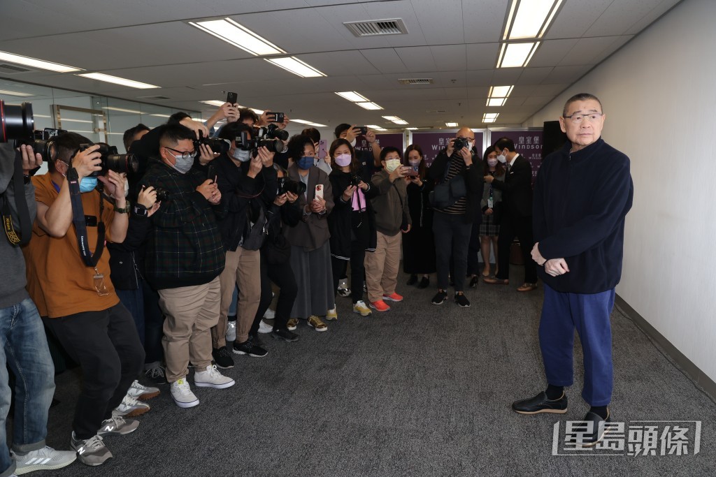 大劉記者會吸引多名記者採訪,他態度亦相當親民,有問必答外,連合照亦冇問題。